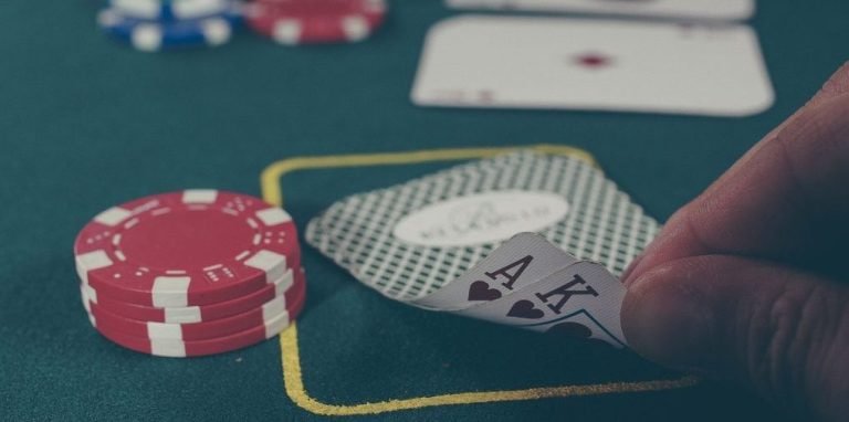 leci123 slot live-dealer table on mobile screen